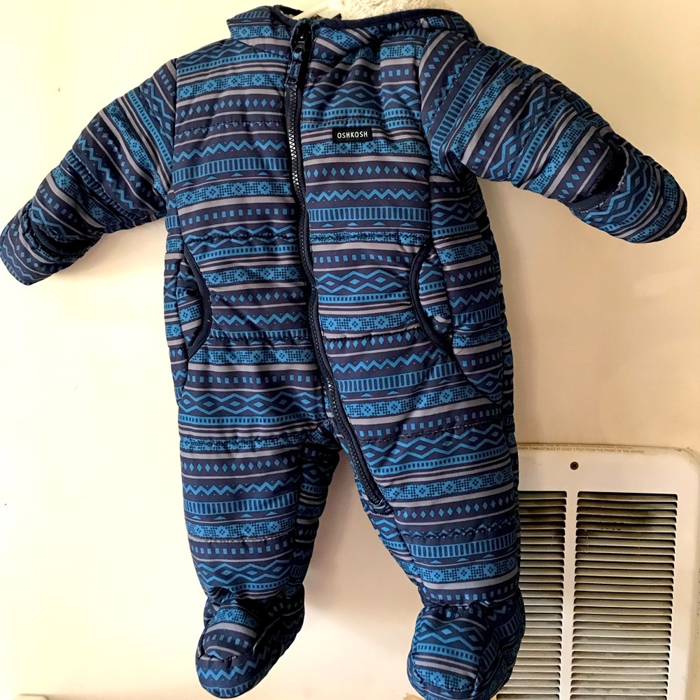 （feel free to offer)Oshkosh baby winter snowsuit